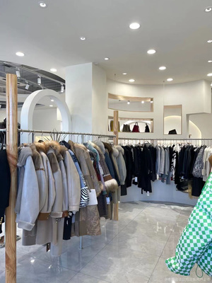 EM服装连锁工厂店 革新服装零售的商业模式